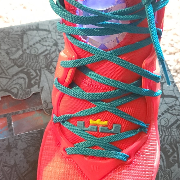 Brand New Mens 9.5 King CroWn Nike Lebron 19s - Picture 4 of 13